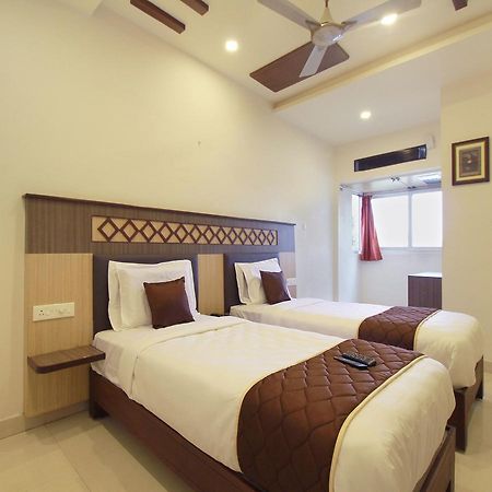 Oyo 11489 Pkn Classic Regency Madurai Exterior foto