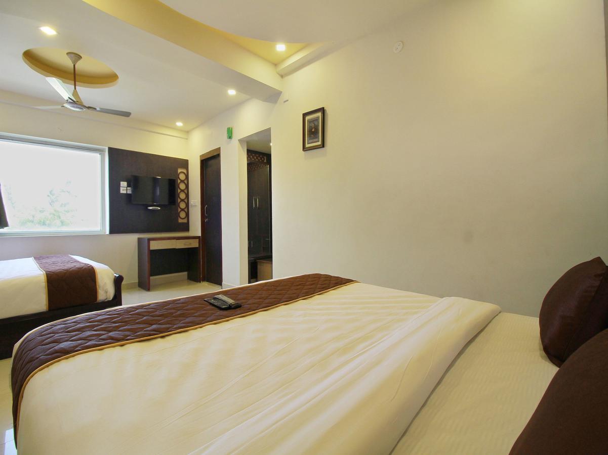 Oyo 11489 Pkn Classic Regency Madurai Exterior foto