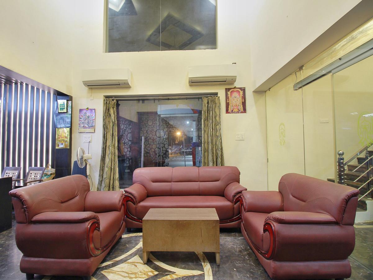 Oyo 11489 Pkn Classic Regency Madurai Exterior foto